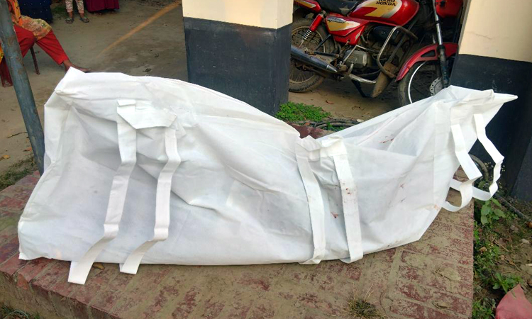 ট্রাক চাপা