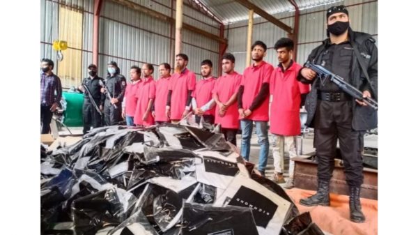 পোশাক চুরির সংঘবদ্ধ চক্রের ৮ সদস্য গ্রেফতার