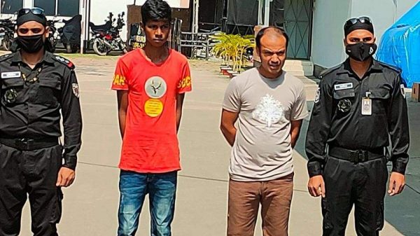 অটোরিক্সা ছিনতাইয়ের জন্য গামছা পেচিয়ে হত্যা