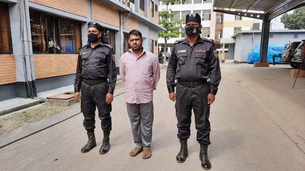 প্রধান আসামি ইকবাল