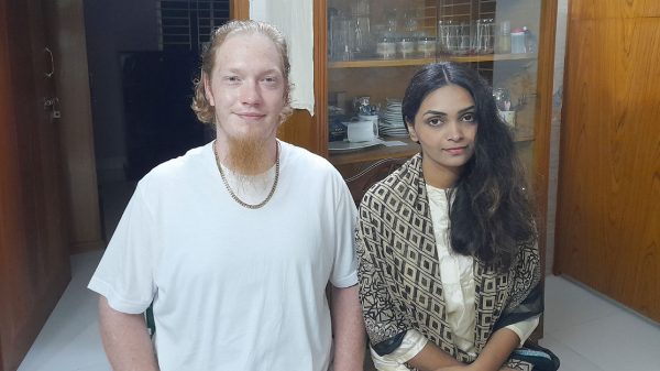 প্রেমের টানে আমেরিকার যুবক গাজীপুরে