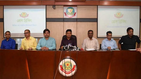 ডিবি পরিচয়ে তুলে নেওয়ার সময় যা করতে বললেন হারুন