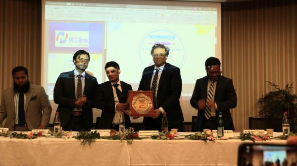 প্যারিসে প্রবাসীদের সাথে এন সি সি ব্যাংকের শীর্ষ কর্তাদের মতবিনিময়